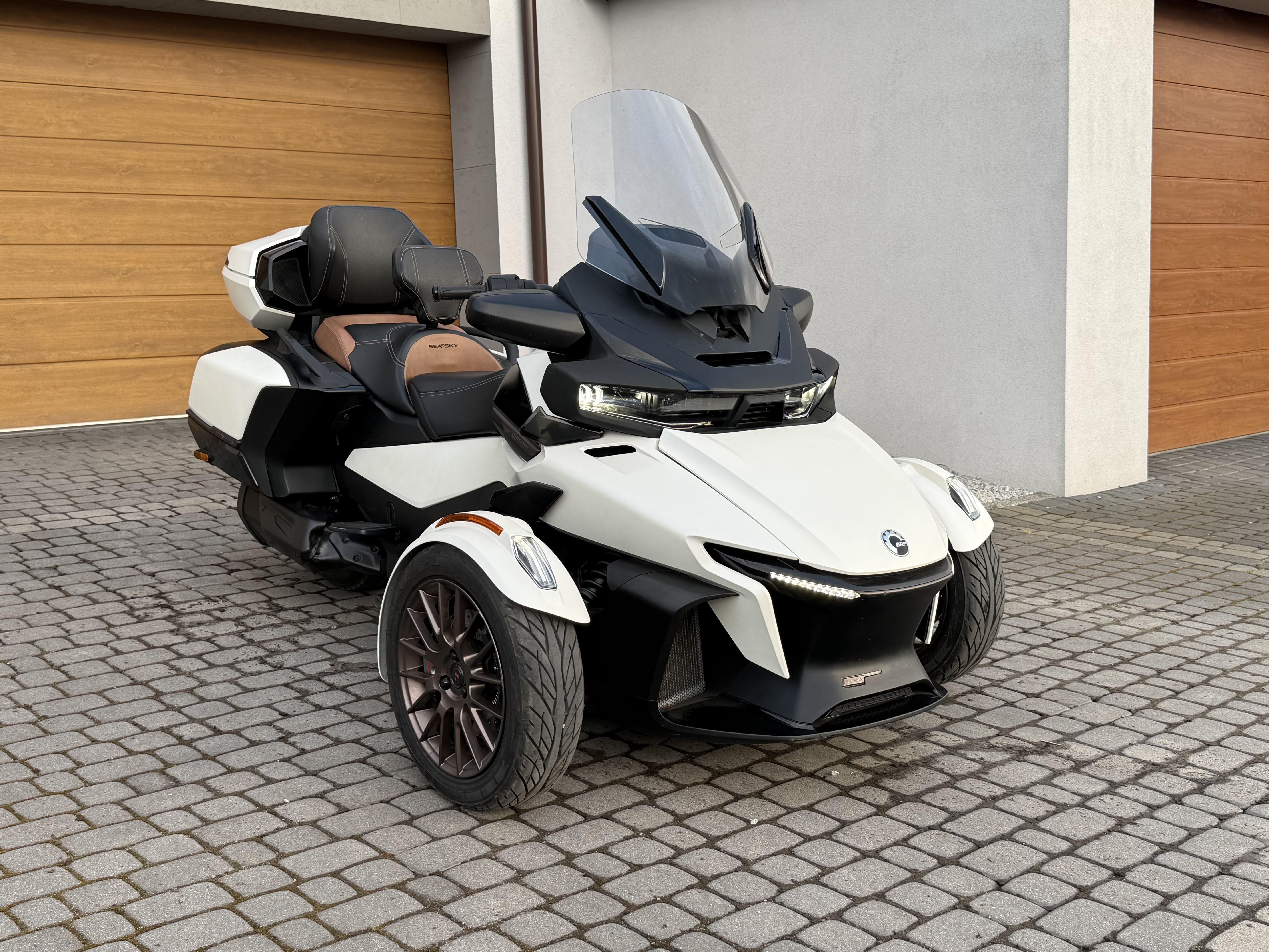 
								SPYDER RT SeaToSky nowy model przebieg 800km led carplay full									