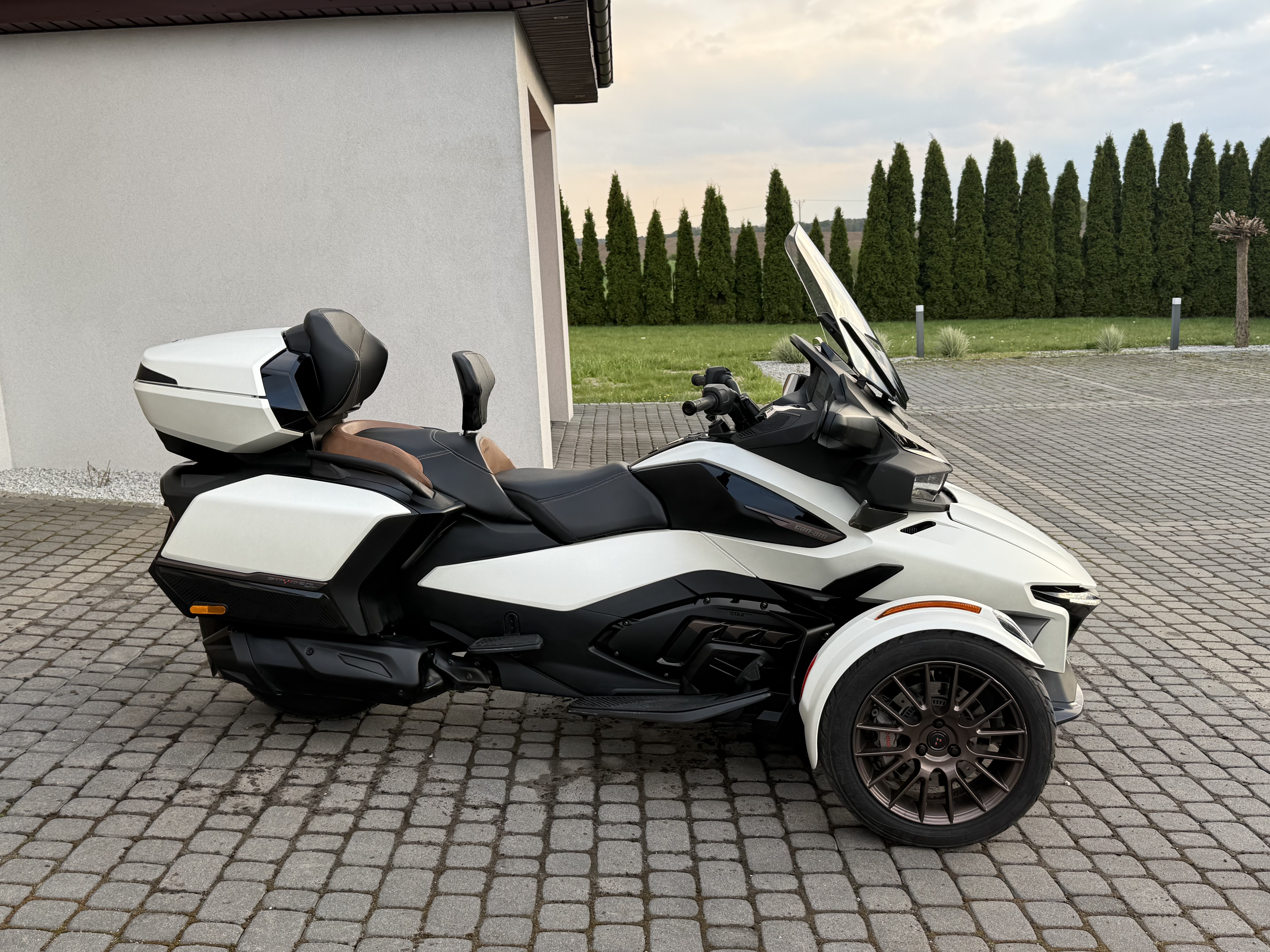
								SPYDER RT SeaToSky nowy model przebieg 800km led carplay full									